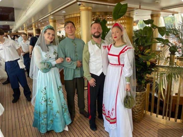 Две свердловские пары заключили брак на Всероссийском свадебном фестивале в Москве