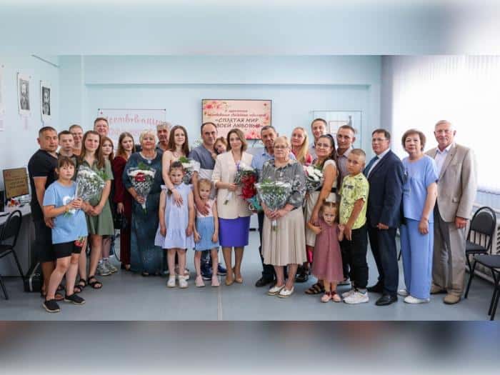 Золотые и сапфировые свадьбы отметили под песни и аплодисменты в Каменске-Уральском