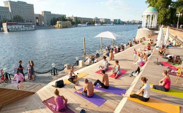 Новые пляжные запреты и правила: нельзя с собакой, шиной и бутылкой в воде