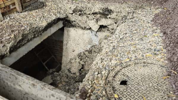 «Переломили плиту»: УК «Теплокомплекс» за свой счет восстановит поврежденную тепловую камеру в Каменске-Уральском