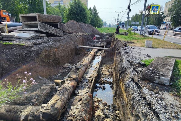 Почему не закопали яму? Коммунальщики объяснили, почему на улицах Каменска-Уральского остаются раскопки