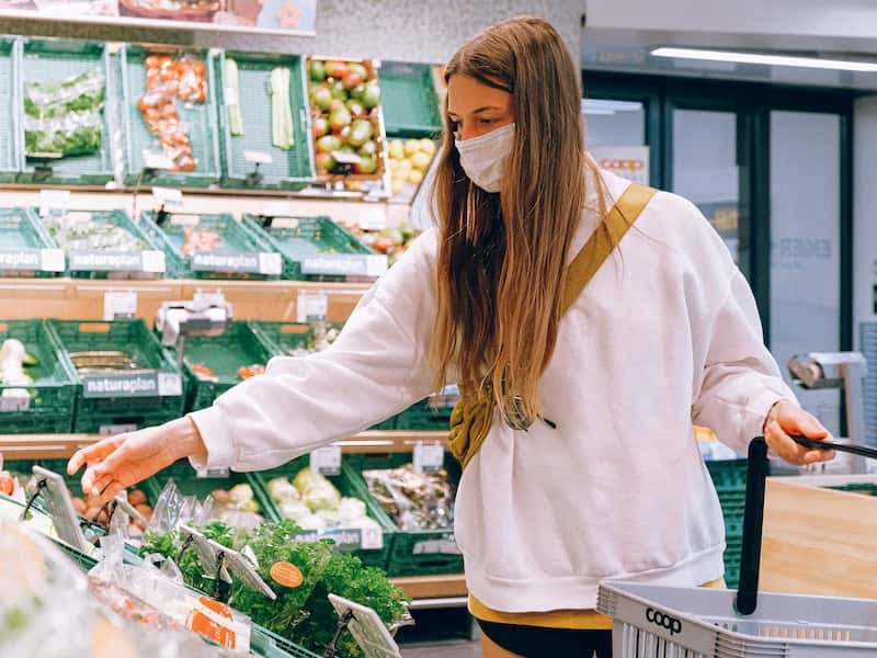 Бензин падает в цене, а огурцы внезапно взлетают: свежая статистика по ценам в Свердловской области