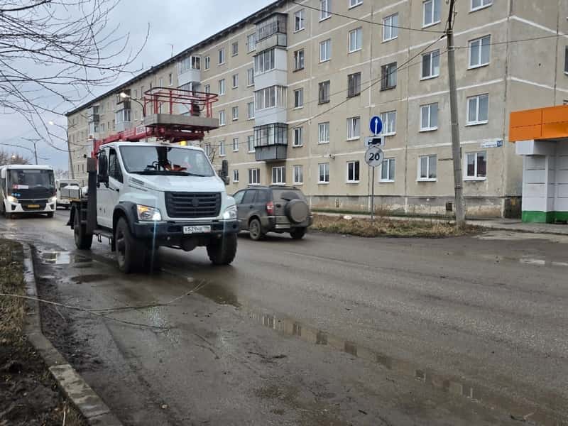 Жители Каменска-Уральского снова жалуются на тьму во дворах и требуют реакции