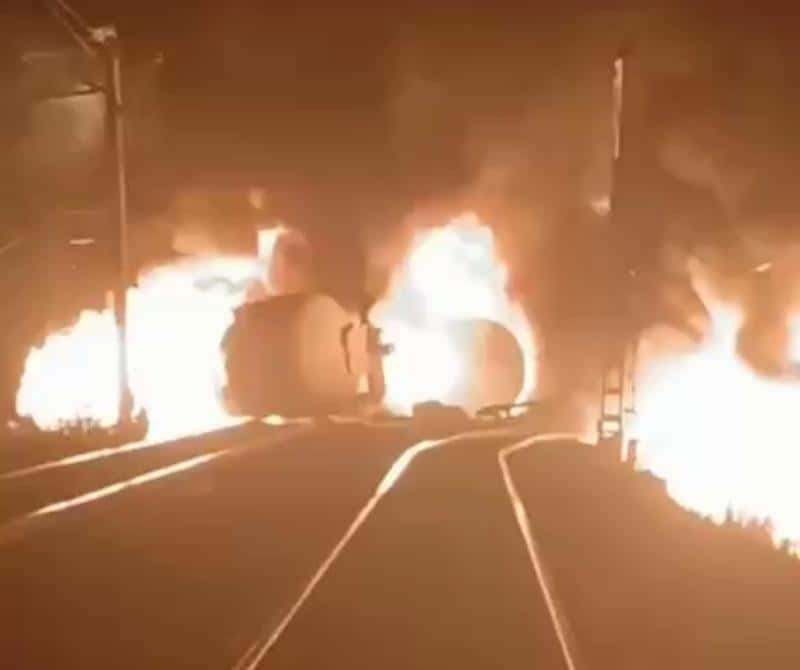 Цистерны вспыхнули: на Урале задерживают поезда из-за пожара на железной дороге