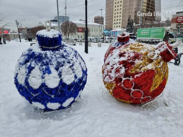Каменск-Уральский зовет бизнес создать новогоднюю магию: стартует конкурс на лучшее оформление торговых точек