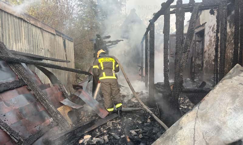 Утром в частном доме Каменска-Уральского вспыхнул пожар