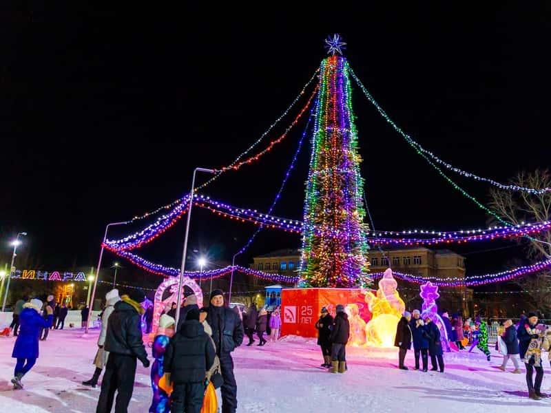 Новогодний ледовый городок СинТЗ объединил юбилеи ТМК и Каменска-Уральского