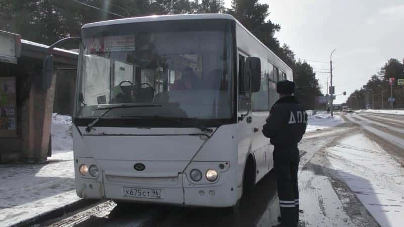 ГИБДД Каменска-Уральского проверяет автобусы: техсостояние, документы и детские перевозки