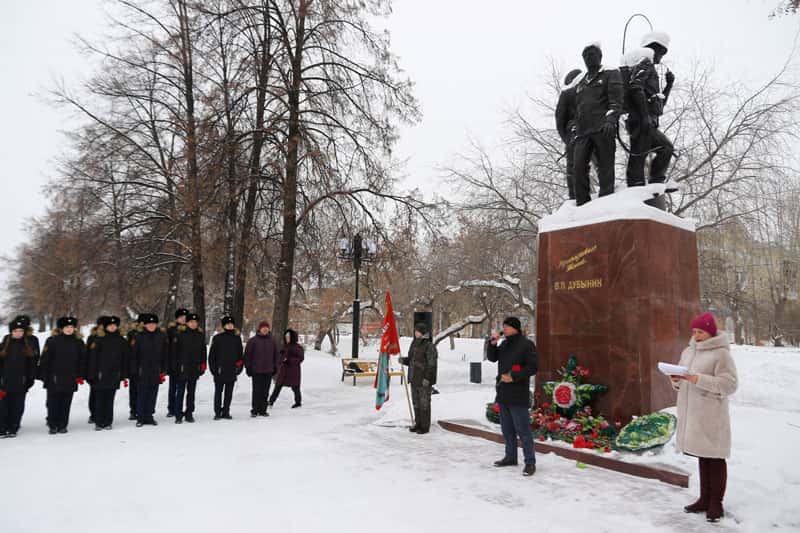 Город помнит Героя: в Каменске-Уральском почтили Виктора Дубынина