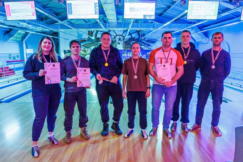 Молодёжь СинТЗ выбирает боулинг: в Каменске-Уральском прошёл турнир