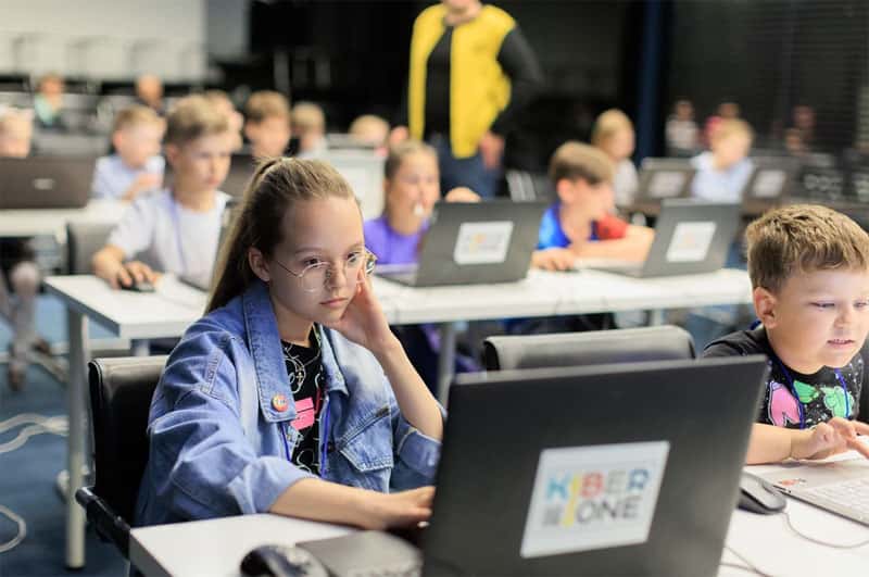 Пока другие тратят родительские деньги на развлечения, наши дети инвестируют: успехи выпускников KIBERone