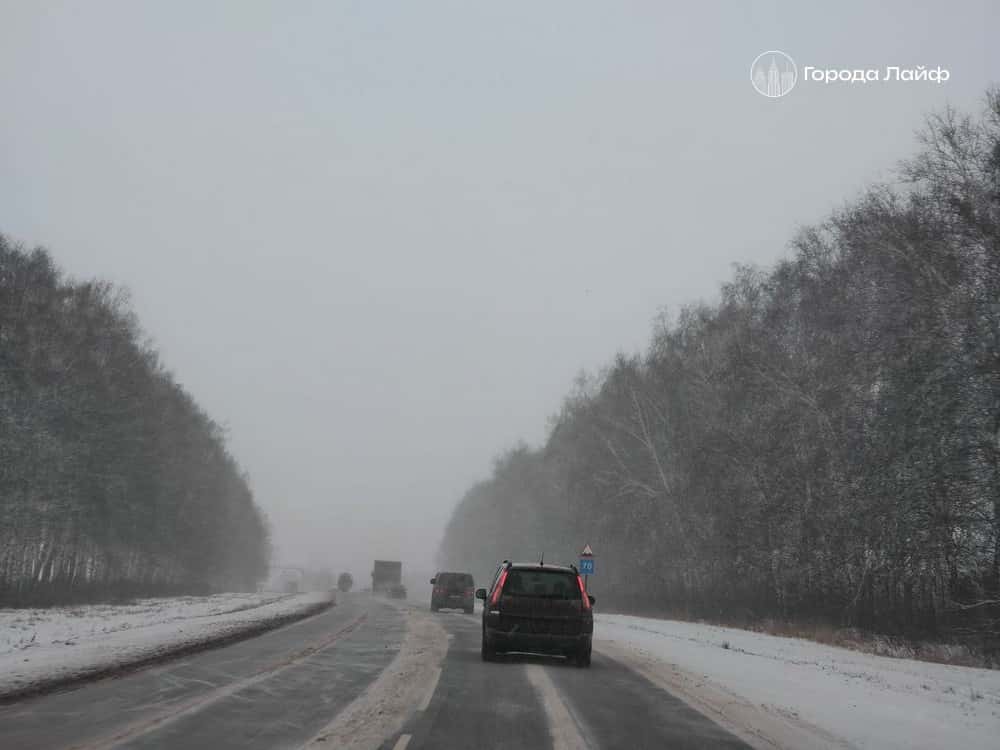 Снег накрыл трассы: водителей срочно предупреждают об опасности в Свердловской области