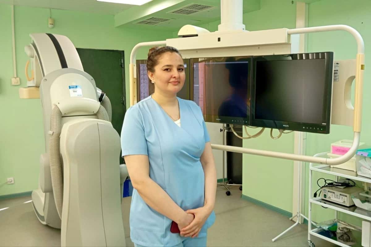 Врач из Душанбе начала спасать пациентов на Урале: уже проводит операции при инсультах