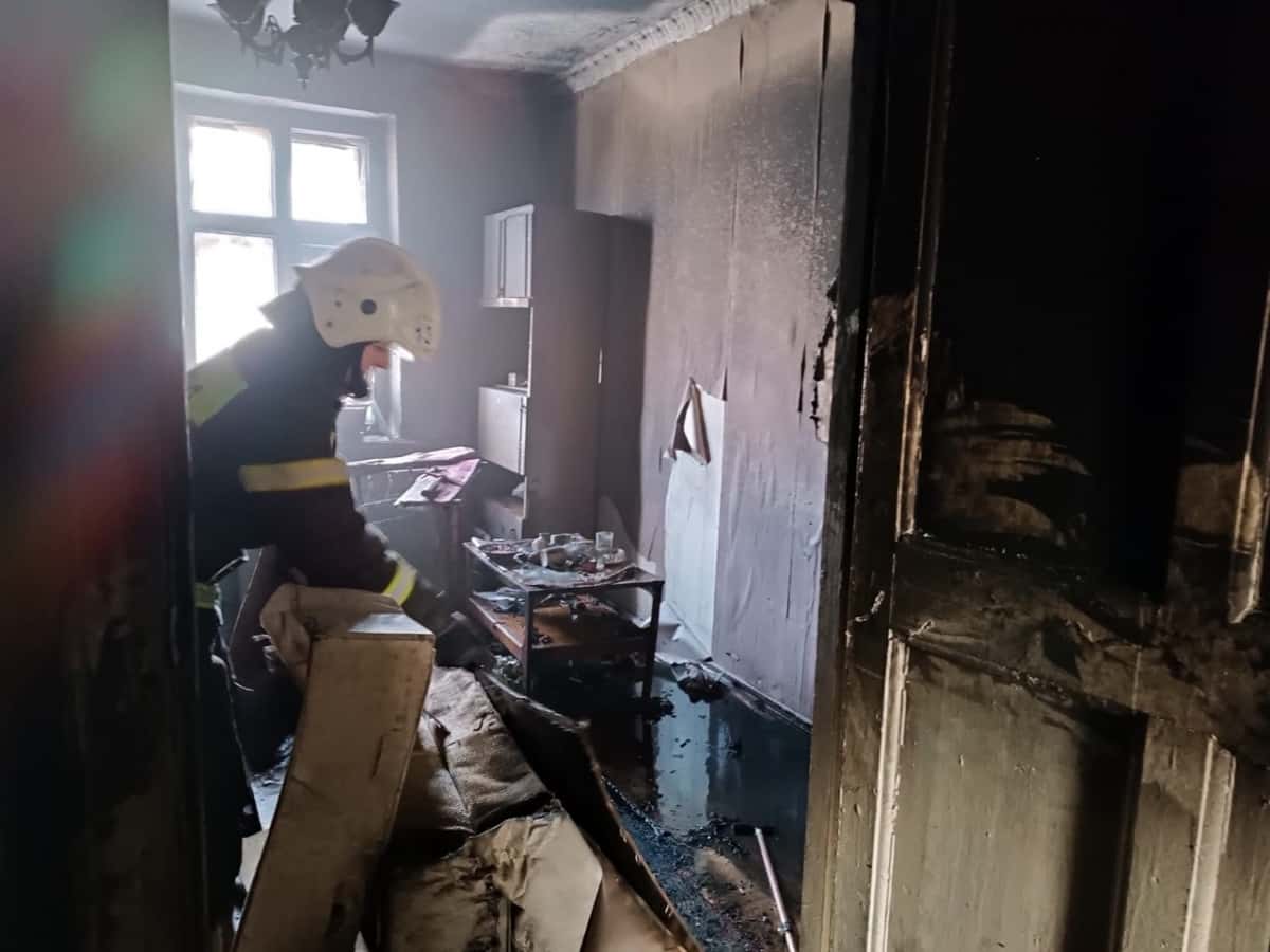 Ночью 22 февраля в Каменске-Уральском загорелась квартира на четвёртом этаже