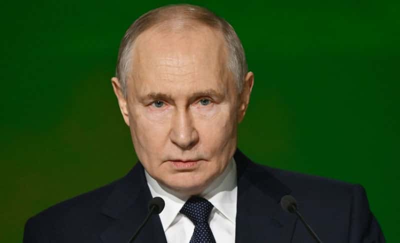 Путин поздравил россиянок с 8 Марта и отметил их роль в семье и обществе