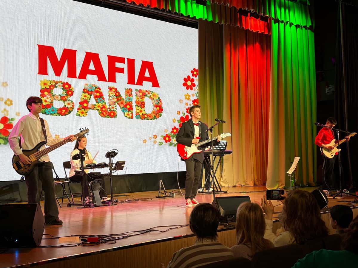 В Каменске-Уральском прошел праздничный концерт MAFIA BAND с хитами «Кино», «Браво» и «Агаты Кристи»