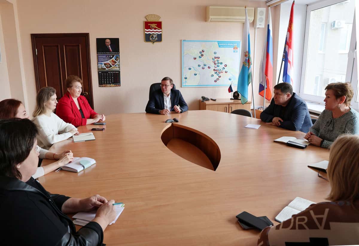 В Каменске-Уральском к юбилею города высадят цветы на набережной и в центральных скверах