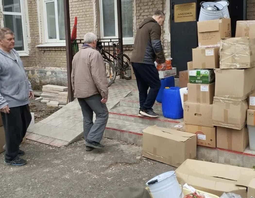 Из Каменска-Уральского в зону СВО отправили две «Газели» с маскировочными сетями, продуктами и скоростным мотоциклом