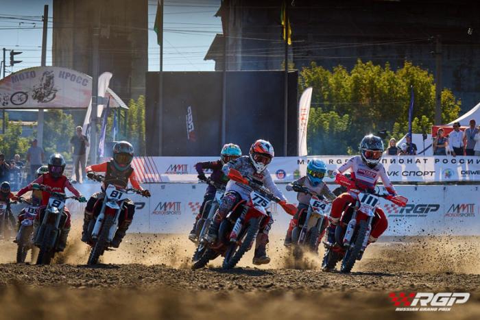 Невероятные заезды и золото у наших: как свердловчане выступили в Пензе | Свердловские спортсмены завоевали награды на этапе Чемпионата России по Суперкроссу в Пензе