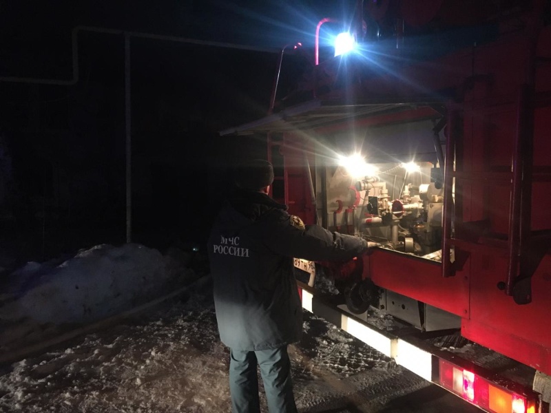 Ночью в Каменске-Уральском горел цех по обработке насосно-компрессорных труб. Эвакуировано 30 человек