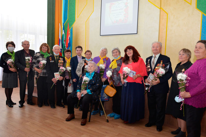 В День пенсионера ветераны призвали молодежь Каменска заботиться от старшем поколении, беречь память и сохранять живые истории