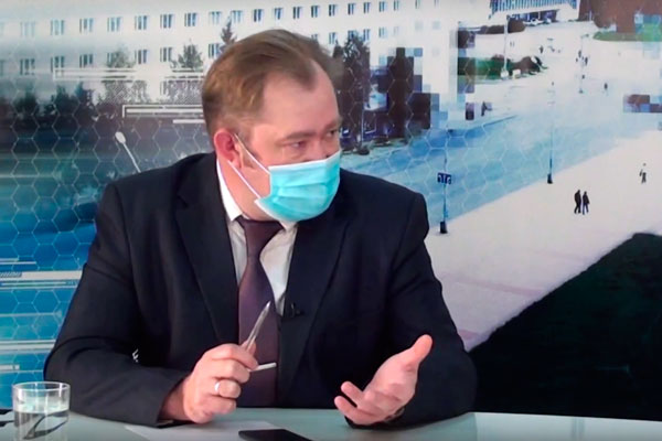 «Слабость, температура — это нормально». Главный санэпидемиолог Каменска привился от коронавируса и рассказал, как себя чувствует