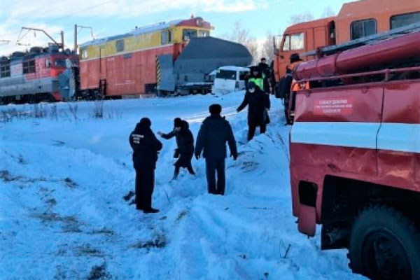 На Алтае погибших в ДТП на переезде детей везла учительница