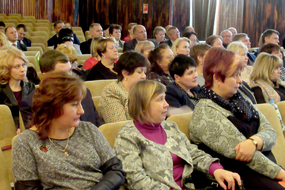 Как зарабатывать деньги, привлекая инвесторов: в Каменске-Уральском собрались директора и директрисы всех техникумов и колледжей региона