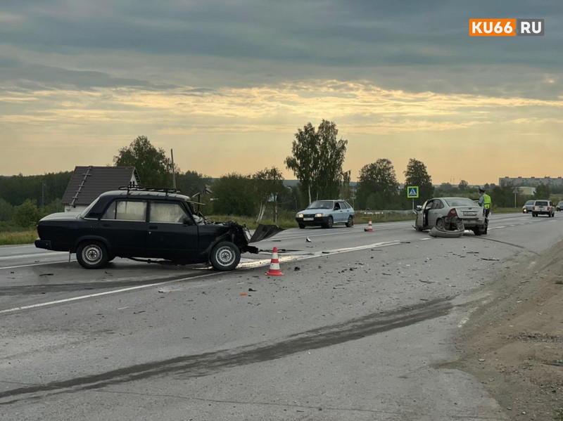 Сегодня в Каменске-Уральском в ДТП травмы получил водитель автомашины Лада
