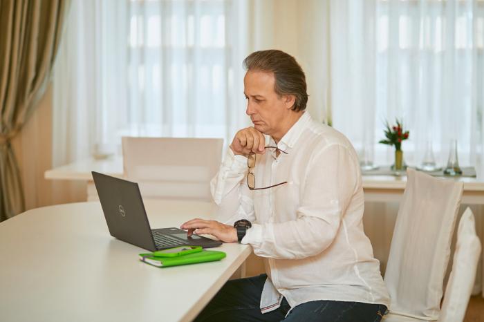 Свердловчане старше 56 лет стали чаще искать работу | Свердловчане стали активнее пользоваться сервисами для поиска работы
