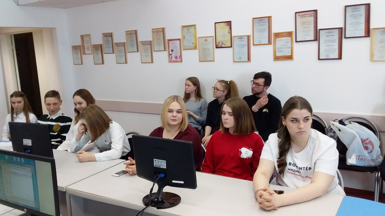 Умные и активные волонтеры из Екатеринбурга и Каменска-Уральском «встретились» и поделились опытом реализации социальных проектов