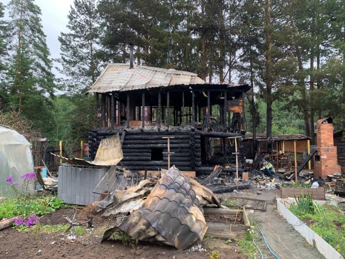 Ночной пожар в СНТ под Екатеринбургом унес жизни четырех человек: трое из них — дети | Пожар в СНТ под Екатеринбургом унес жизни четырех человек