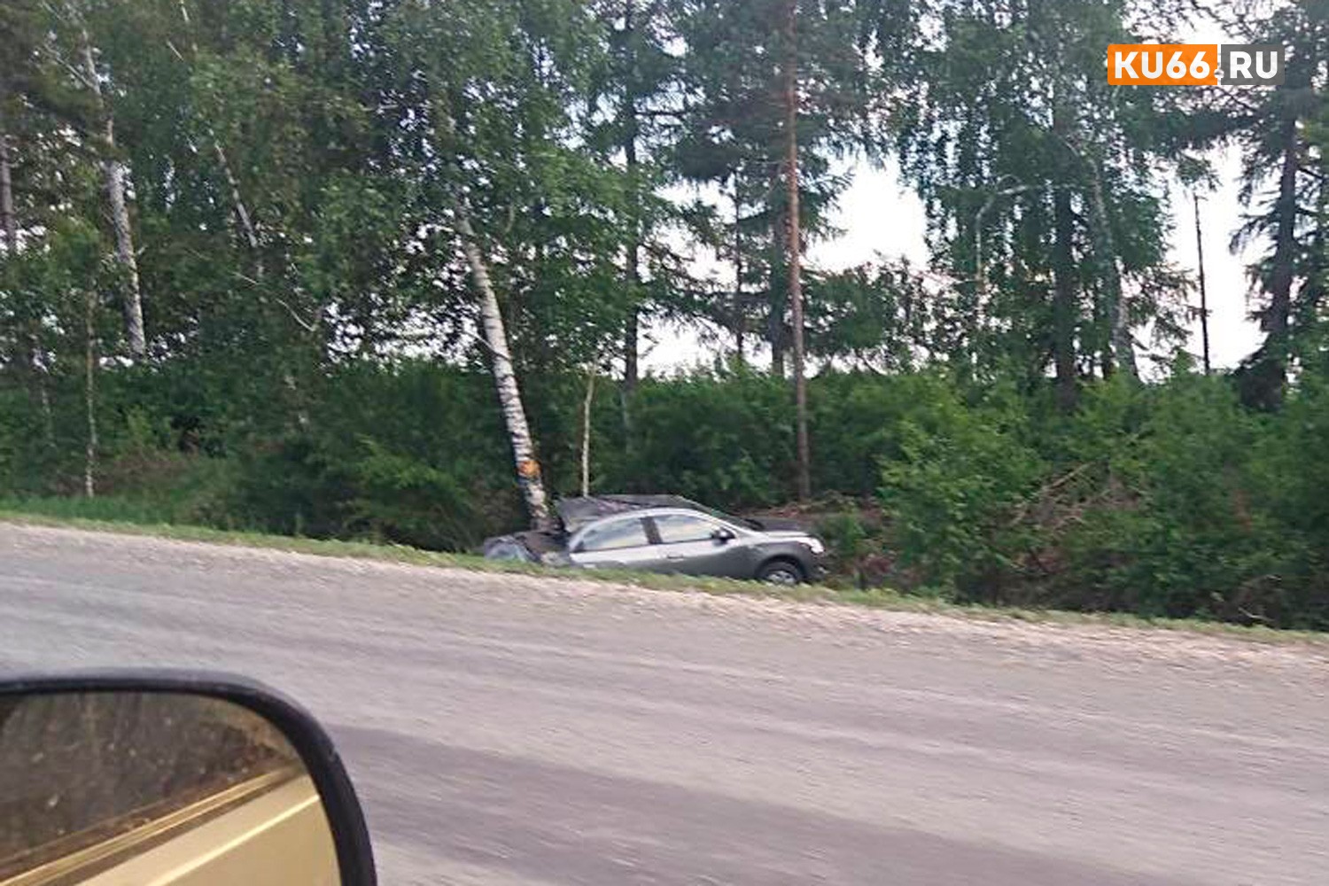 Chevrolet Cobalt слетел в кювет на трассе у деревни Часовая под Каменском-Уральским. На место выезжали спасатели. Есть пострадавший