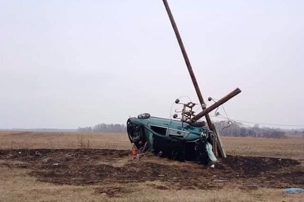 Под Каменском-Уральским у иномарки лопнуло колесо и автомобиль улетел в электроопору