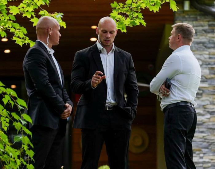 «Вселенная всю жизнь толкала меня на сцену»: как бодибилдер из Каменска-Уральского Александр Котов стал актером в Москве | Уральский бодибилдер Александр Котов рассказал о карьере актера 