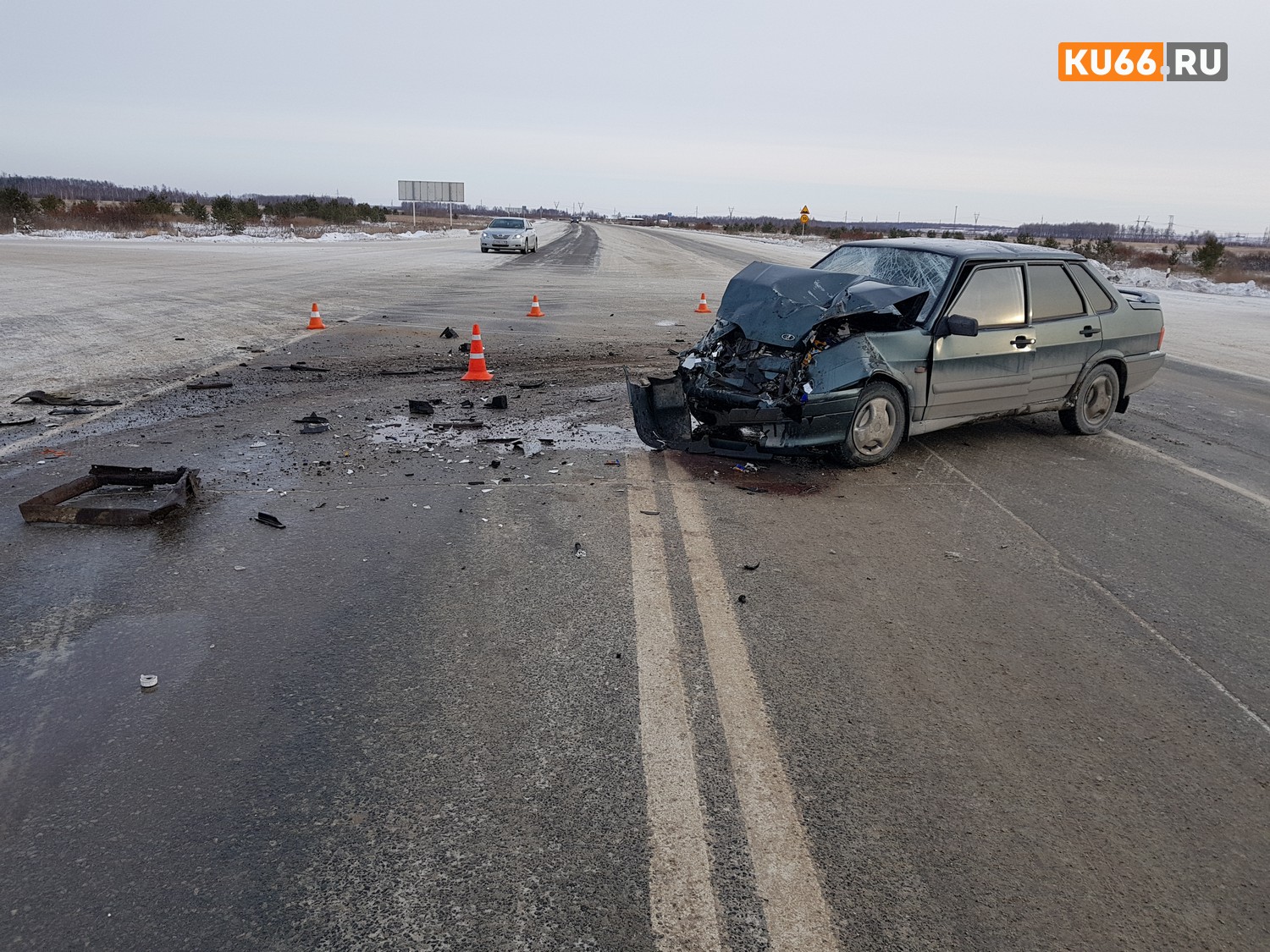 В жестком ДТП на Южном обходе Каменска-Уральского, где расхлестались Камаз и Лада, пострадала женщина-водитель легковушки