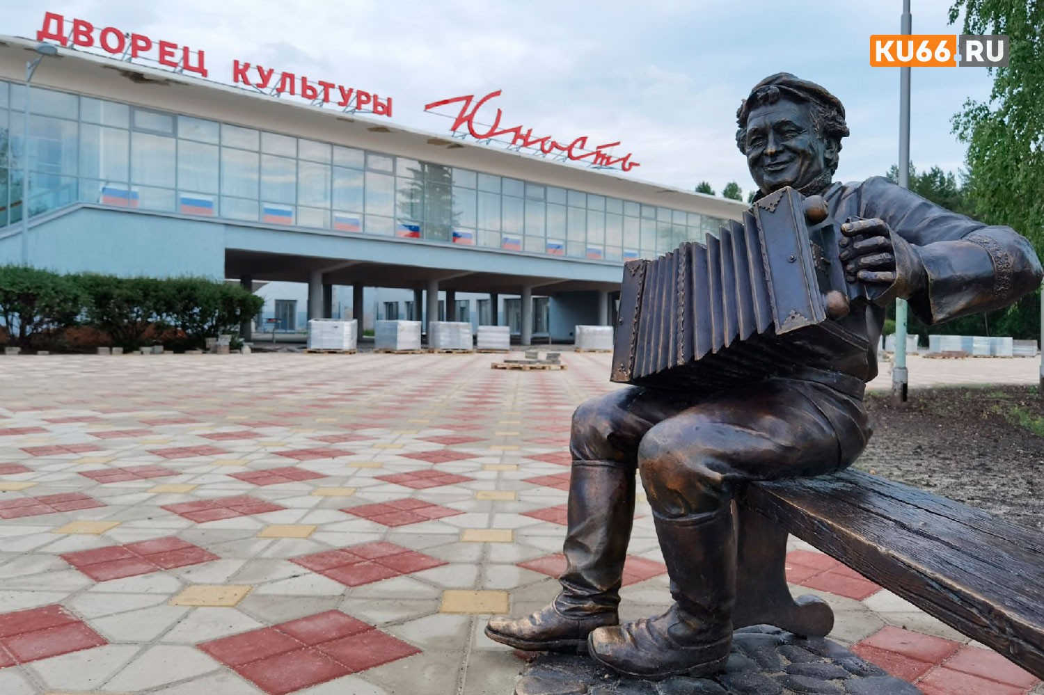 В эту субботу в Каменске официально откроют памятник, рядом с которым сфоткались уже все, кому не лень. Приходите послушать духовой оркестр!