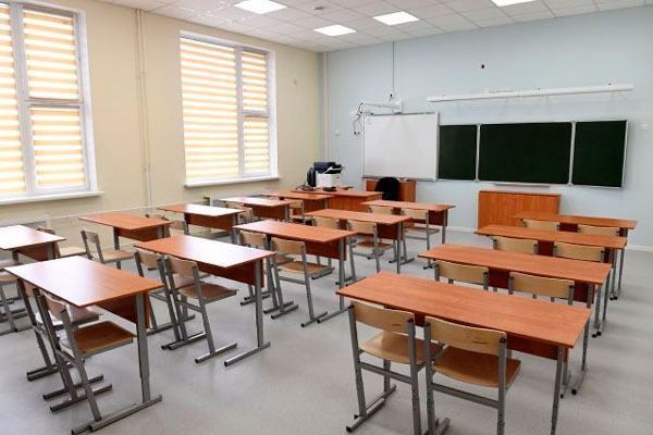 В Твери подросток в школе заставлял раздеться двух первоклассниц