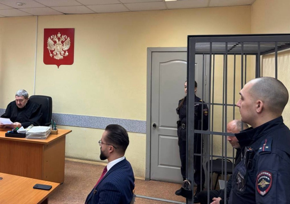 На Урале директор фонда помощи бездомным арестован за мошенничество с жильём | Главу организации помощи бездомным арестовали в Екатеринбурге за мошенничество 