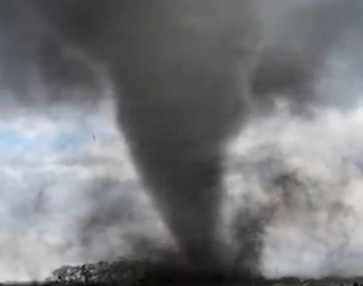 В США свирепствуют несколько смерчей | На США обрушились несколько смерчей