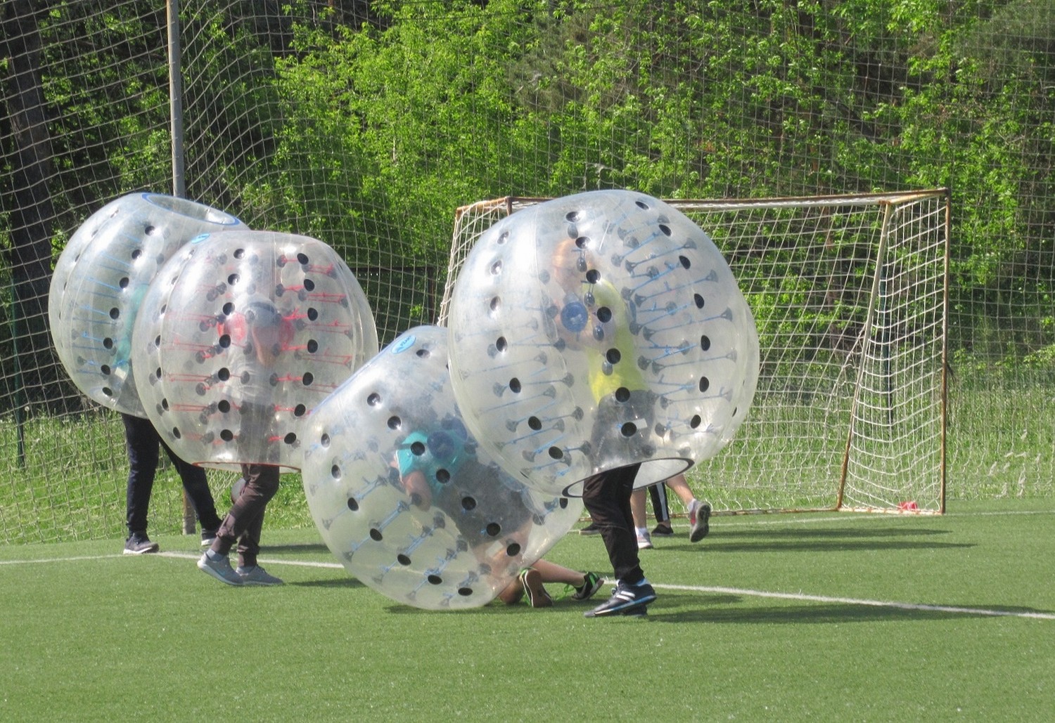 Неравнодушные каменцы сыграли в бампербол на стадионе "Космос", чтобы собрать деньги на лечение девочки Ярославы Яковлевой