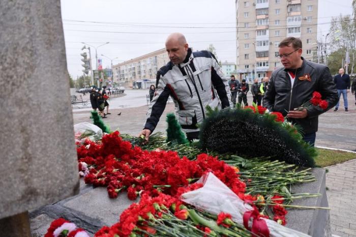 Полпред президента Артем Жога утром 10 мая посетил Каменск-Уральский | Артем Жога посетил Каменск-Уральский