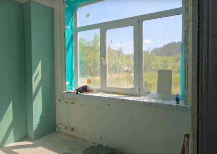 Поликлинику на Рябова в Каменске-Уральском не узнать — в разгаре капремонт | В Каменске-Уральском продолжается капремонт поликлиники на Рябова