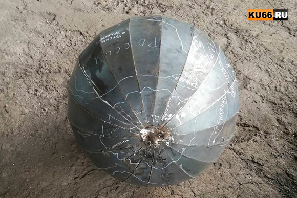 На скульптуру тюленей в Каменске-Уральском установят металлический макет Земли. Сейчас ищут художника, который нарисует континенты. ФОТО