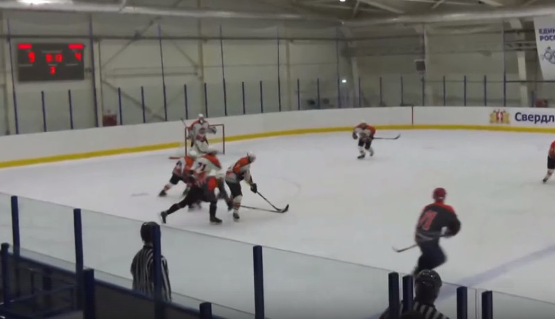 Хоккейная команда «Спутник» из Нижнего Тагила уступила каменской «Синаре» на первенстве Свердловской области более чем вдвое!