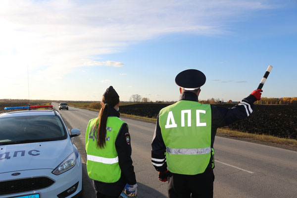 В Каменске-Уральском сотрудники Госавтоинспекции готовятся ловить в праздничные дни пьяных и бесправных