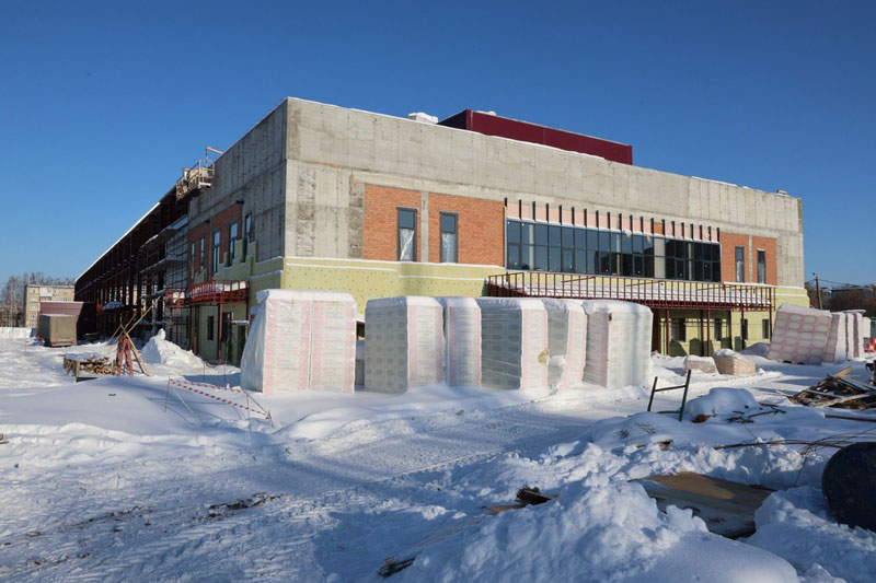 Замминистра оценил темпы строительства легкоатлетического манежа в Каменске-Уральском | В Каменске-Уральском с рабочим визитом побывал замминистра строительства области