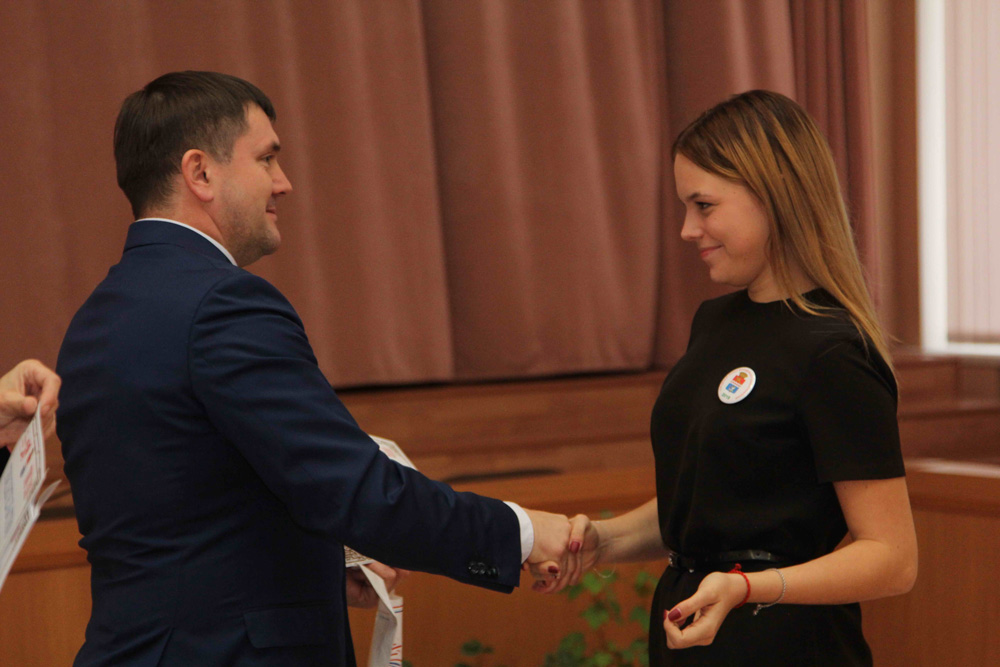 Молодые люди, дублирующие чиновников мэрии Каменска-Уральского, поделились опытом и придуманными ими проектами. Будут ли воплощать?