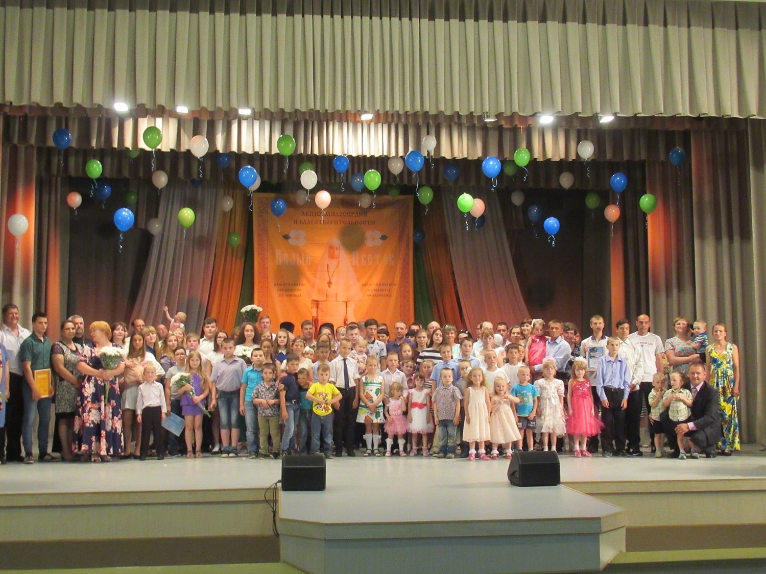 До слез… Более сотни ребят, 20 семей стали главными действующими лицами праздника «Благословенное детство мое» в Каменске-Уральском