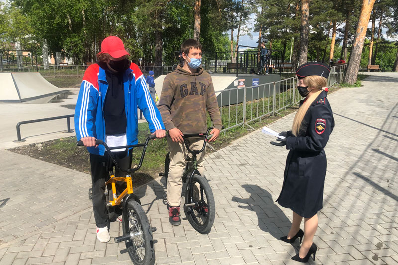 Дети в Каменске-Уральском забыли ПДД: инспекторы ГИБДД пристально следят в эти дни за юными велосипедистами и делают грустные выводы